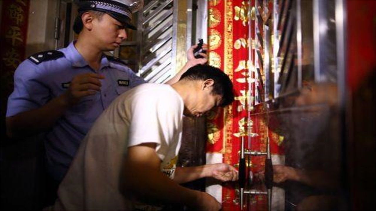 清镇请开锁师傅开了锁后，师傅